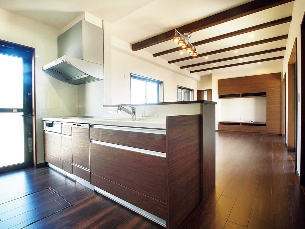 キッチンからリビング