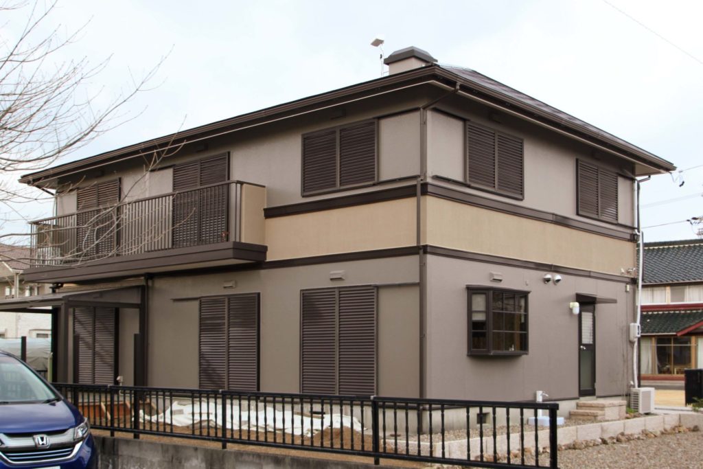 建物外部は外壁と屋根の再塗装をおこないました