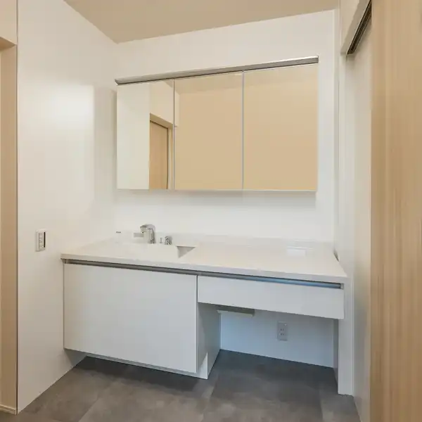 「大瀬の家」の洗面化粧台。