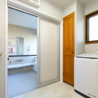 リフォーム後のUB(風呂）と脱衣室