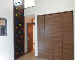 ボルダリングのできる洋室